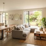 Ruang tamu dan ruang makan rumah modern dengan dekorasi minimalis